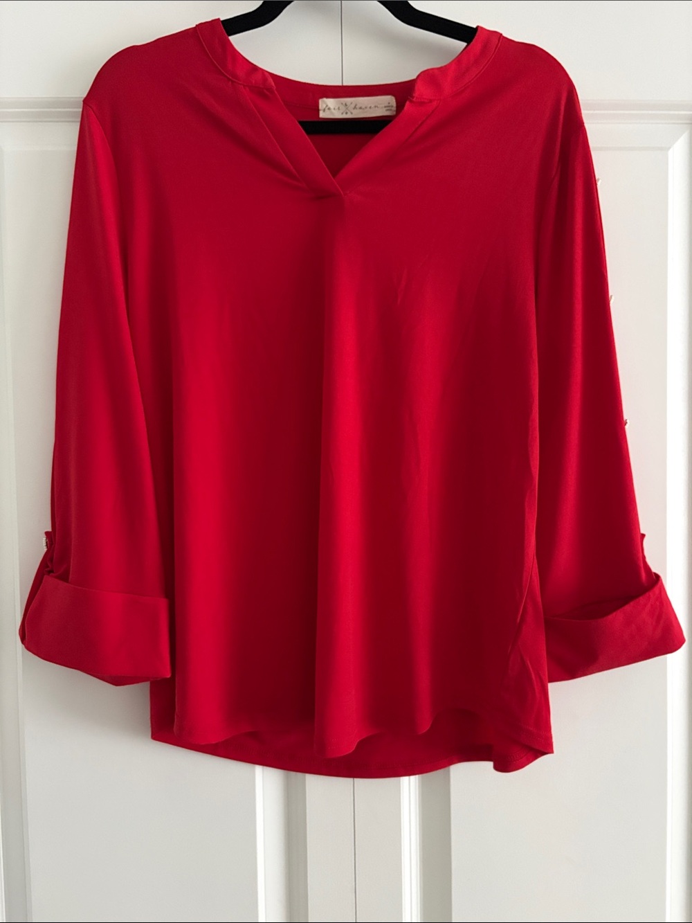Fair haven size M red three-quarter length sleeve blouse with pearl heart button